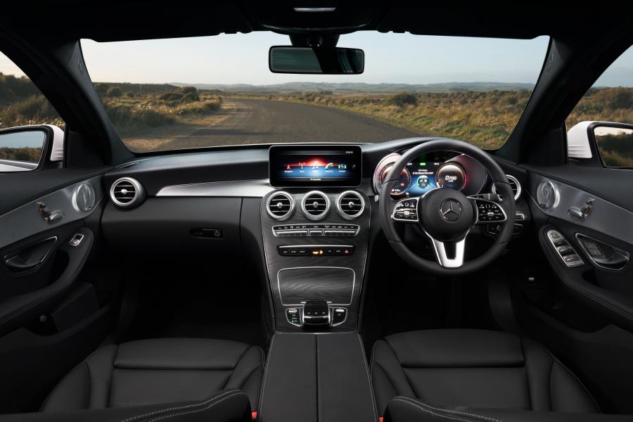 Торпедо Mercedes-Benz C200 Avantgarde Line (W205) 2018 года  (WW) (фото 23 из 40)